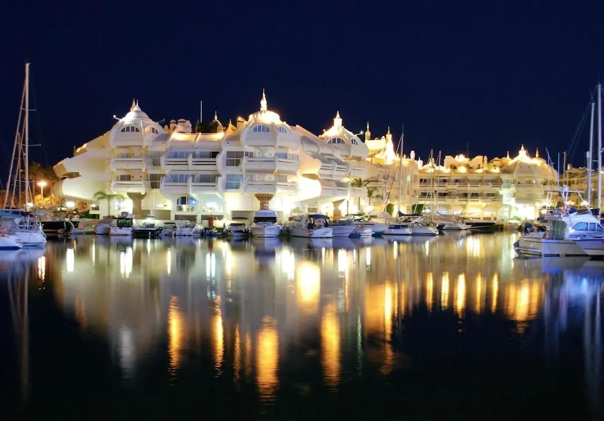 Contacts de Puerto Marina Island