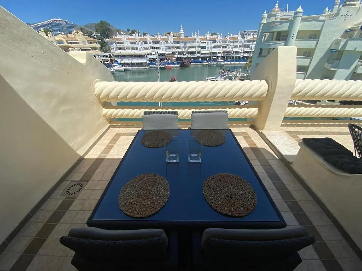 דירות בנאלמדנה Puerto Marina Island